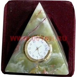 Часы из оникса "Пирамида" 10см в бархатной упаковке - фото 102427