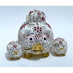Шкатулка со стразами Свинка мама и 2 свинки рядом - фото 124042