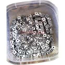 Кубики игральные 7 мм черно-белые 500 шт/упаковка - фото 147873