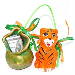 Фигурка из полистоуна Тигр с купюрой Символ 2022 года - фото 176332