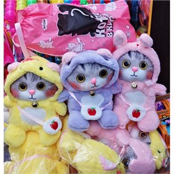 Игрушка мягкая котик с сумочкой 3 цвета - фото 186771