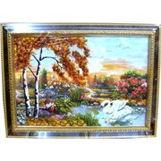 Картина с янтарем в рамке с золотым орнаментом 25х35